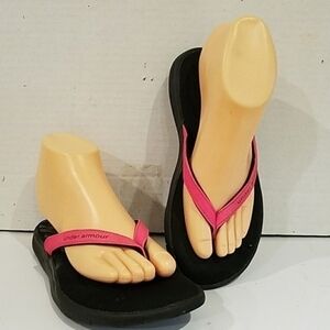 WOMEN'S UNDER ARMOUR SANDALS‎ (sz 5Y)